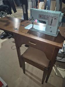 FREE Working Antique Singer Sewing Machine - Photo 2