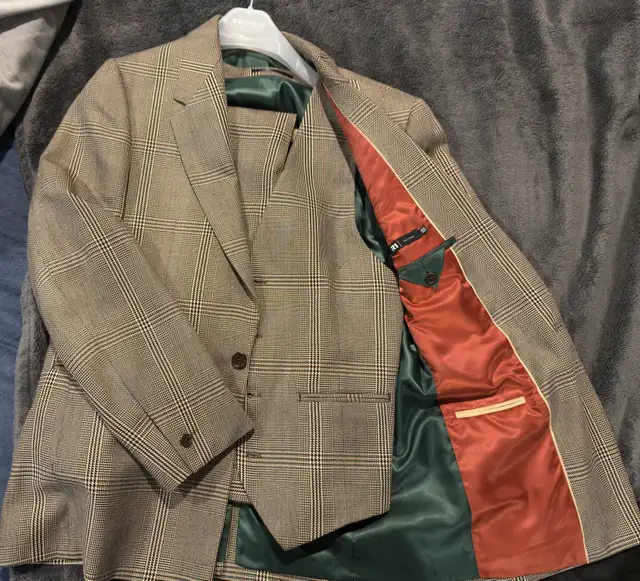 Men’s three piece suit 36R/ 33