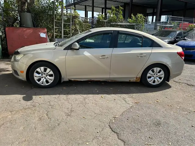 2012 Chevrolet Cruze Sedan.