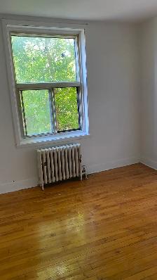 Nice private room, next to metro Snowdon available now. - Photo 6