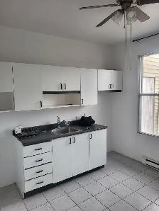 2 1/2 à louer, style petit loft, à Verdun, Métro à 2m.,875$/mois