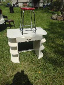 Child's wood deck with retro stool - Photo 7