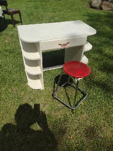 Child's wood deck with retro stool - Photo 10