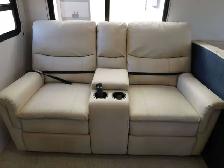2025 Prime Time Avenger 27RBS PRIVATE FRONT BEDROOM, REAR LARGE - Photo 25