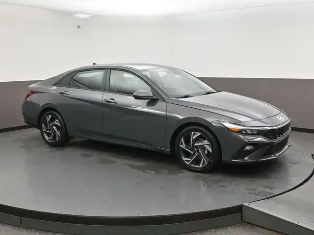 2025 Hyundai Elantra Preferred Tech Sunroof, Bluelink, Apple/And