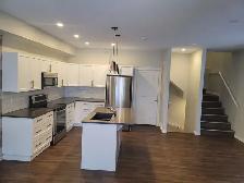 Charming 3 Bedroom, 2.5 Bathroom in Lacombe - Pet-Friendly! - Photo 5