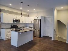Charming 3 Bedroom, 2.5 Bathroom in Lacombe - Pet-Friendly! - Photo 6