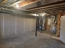 Charming 3 Bedroom, 2.5 Bathroom in Lacombe - Pet-Friendly! - Photo 17