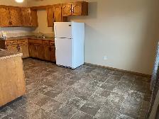 Charming 4-Bedroom Duplex in Red Deer - Photo 4