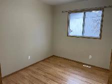 Charming 4-Bedroom Duplex in Red Deer - Photo 7