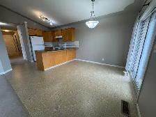 Spacious 2 Bed Apt with Covered Parking - Small Pet Friendly! - Photo 4