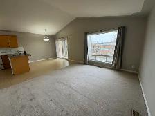 Spacious 2 Bed Apt with Covered Parking - Small Pet Friendly! - Photo 5