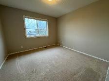 Spacious 2 Bed Apt with Covered Parking - Small Pet Friendly! - Photo 7