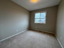 Spacious 2 Bed Apt with Covered Parking - Small Pet Friendly! - Photo 9