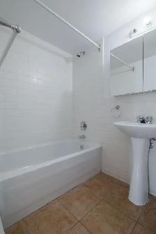 modern two-bed apartment, Cote-Saint-Luc, Nov 1 - ID 2332 - Photo 9