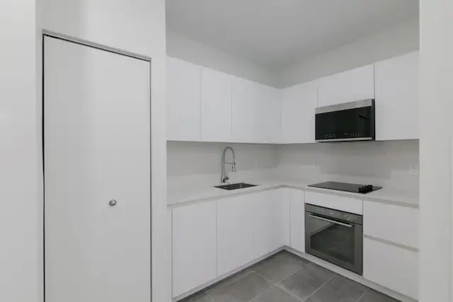 renovated 1-bed apartment near Concordia Loyola - ID 2982
