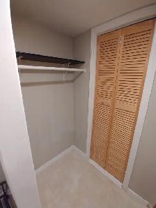 Clean ground floor basement studio for rent (separate entrance) - Photo 4