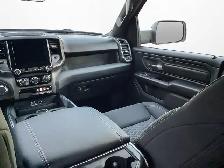 2027 Ram 1500 Express Black Edition Crew 4x4 Bucket Seats Black - Photo 28
