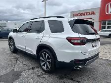2025 Honda Pilot Touring | Leather | Sunroof | Navigation - Photo 7