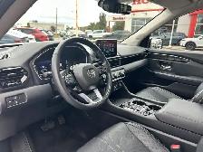 2025 Honda Pilot Touring | Leather | Sunroof | Navigation - Photo 11