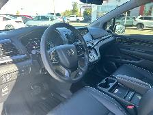 2023 Honda Odyssey Touring | Leather | Sunroof | Backup Camera - Photo 11