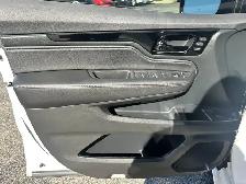 2023 Honda Odyssey Touring | Leather | Sunroof | Backup Camera - Photo 19