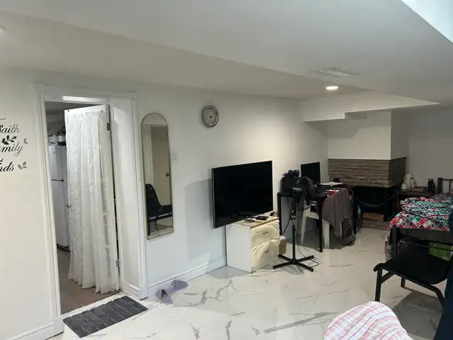 Huge room good for 2, near Kennedy Station