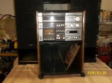 High End Lloyd's Stereo Linear Turn Table Has Cassett and Am FM
