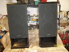 High End Lloyd's Stereo Linear Turn Table Has Cassett and Am FM - Photo 7