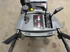 MTD snow Blower - Photo 3