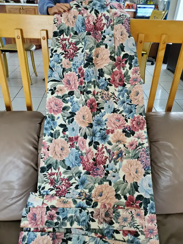 2 RIDEAUX NEUFS DOUBLÉS 84'HAUx48'LAR EN HAUT: $90.00 POUR LES 2