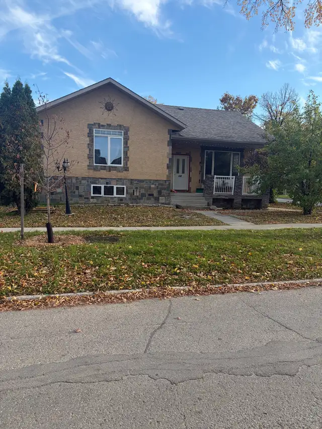. 686 Garwood main floor duplex for rent $2195.00