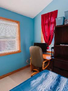 ️ Furnished Room with Mountain Views – Tuscany, NW Calgary - Photo 2