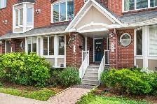 Spacious 2 Level , 2 Bedroom Stacked Townhome - West Centretown