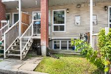 Spacious 2 Level , 2 Bedroom Stacked Townhome - West Centretown - Photo 9