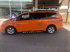 Toyota sienna Accesible van for sale - Photo 2