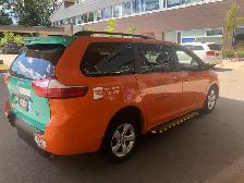 Toyota sienna Accesible van for sale - Photo 4