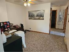 2 Bedroom 1 Bathroom Apartment - Photo 6
