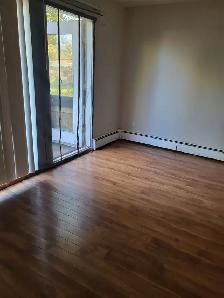 2 bedroom apartment in Brooks - Photo 2