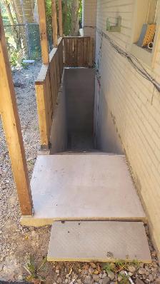 1300 Sq Ft 1 Bedroom Basement Apartment in  Royal Orchard - Photo 10