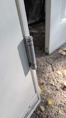 32'x80' steel insulated door with frame and self closing hinges - Photo 3