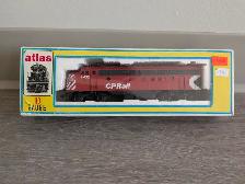 ATLAS HO Scale CP Rail train engine in excellent condition $100