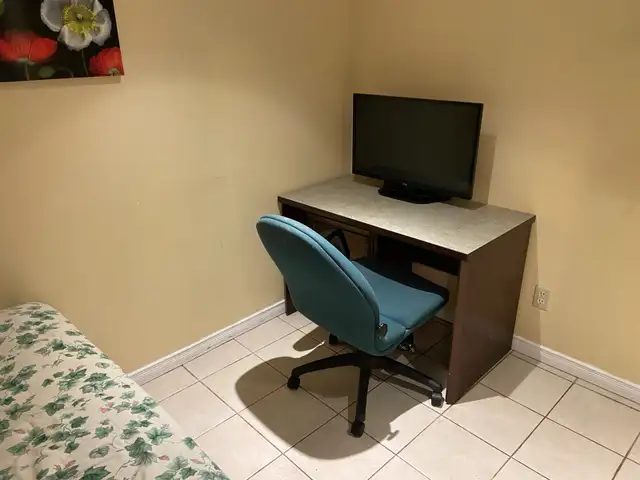 Room  for rent at YONGE/ STEELS  immediately