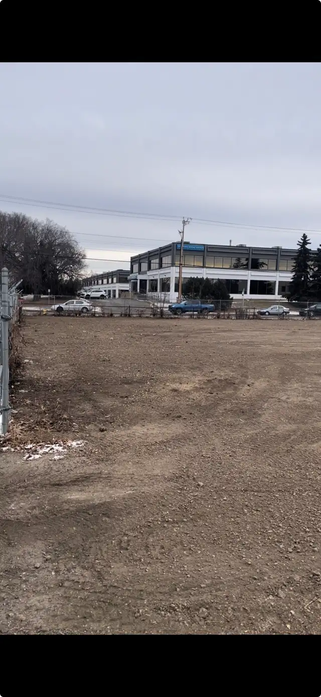 2/4 Acre LOT FOR LEASE