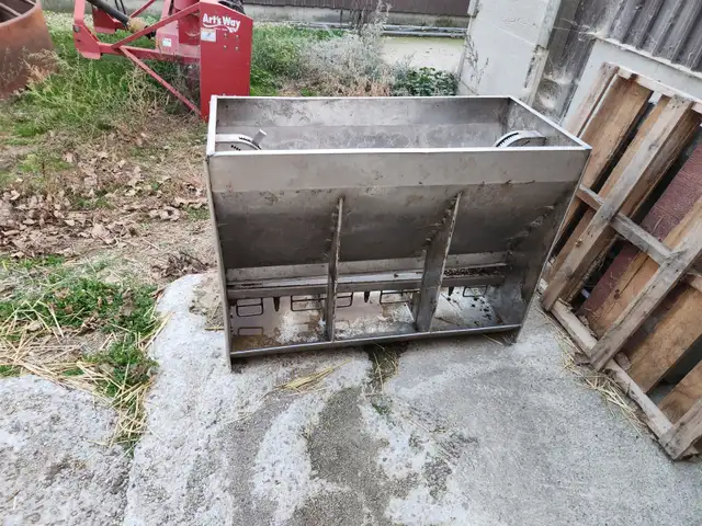 Pig feeders