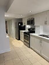 Beautiful 2 Bedroom Walk out Basement in Thornhill for Rent ! - Photo 5