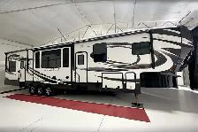 2014 Heartland RV Cyclone 3800 – Pre-Owned Toy Hauler 5th Wheel. - Photo 2