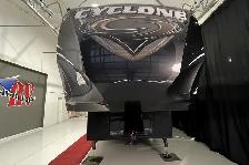 2014 Heartland RV Cyclone 3800 – Pre-Owned Toy Hauler 5th Wheel. - Photo 7