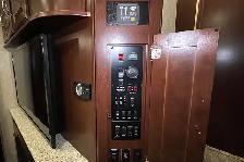 2014 Heartland RV Cyclone 3800 – Pre-Owned Toy Hauler 5th Wheel. - Photo 32