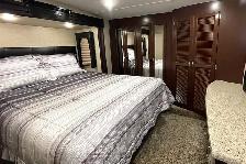 2014 Heartland RV Cyclone 3800 – Pre-Owned Toy Hauler 5th Wheel. - Photo 36